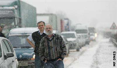 Nkteí idii v dopravní zácp uvízli a na celých tyiadvacet hodin. Ilustraní foto