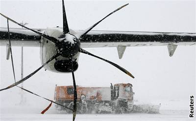 Radost nepinesl sníh eským aeroliniím, které pily o ticet milion korun na trbách.