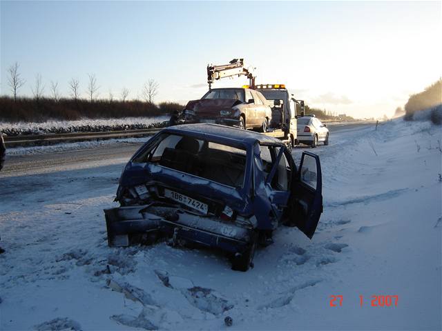 Do nehody na dálnici D1 u Rousínova se pipletlo dvacet aut