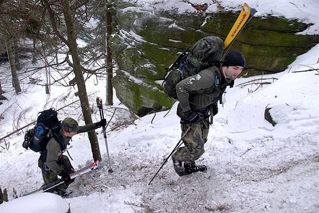 Extrémní armádní závod Winter Survival.