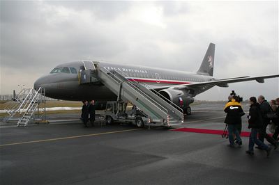 eská armáda má od úterní plnoci k dispozici oba Airbusy A319CJ.