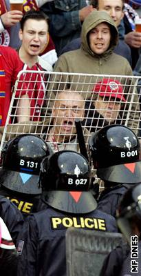 Policie se obává stetu anglických fanouk s eskými. Ilustraní foto.