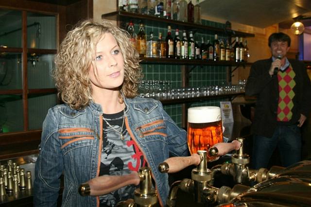 Kateina Stoesová je v epování piva mistr