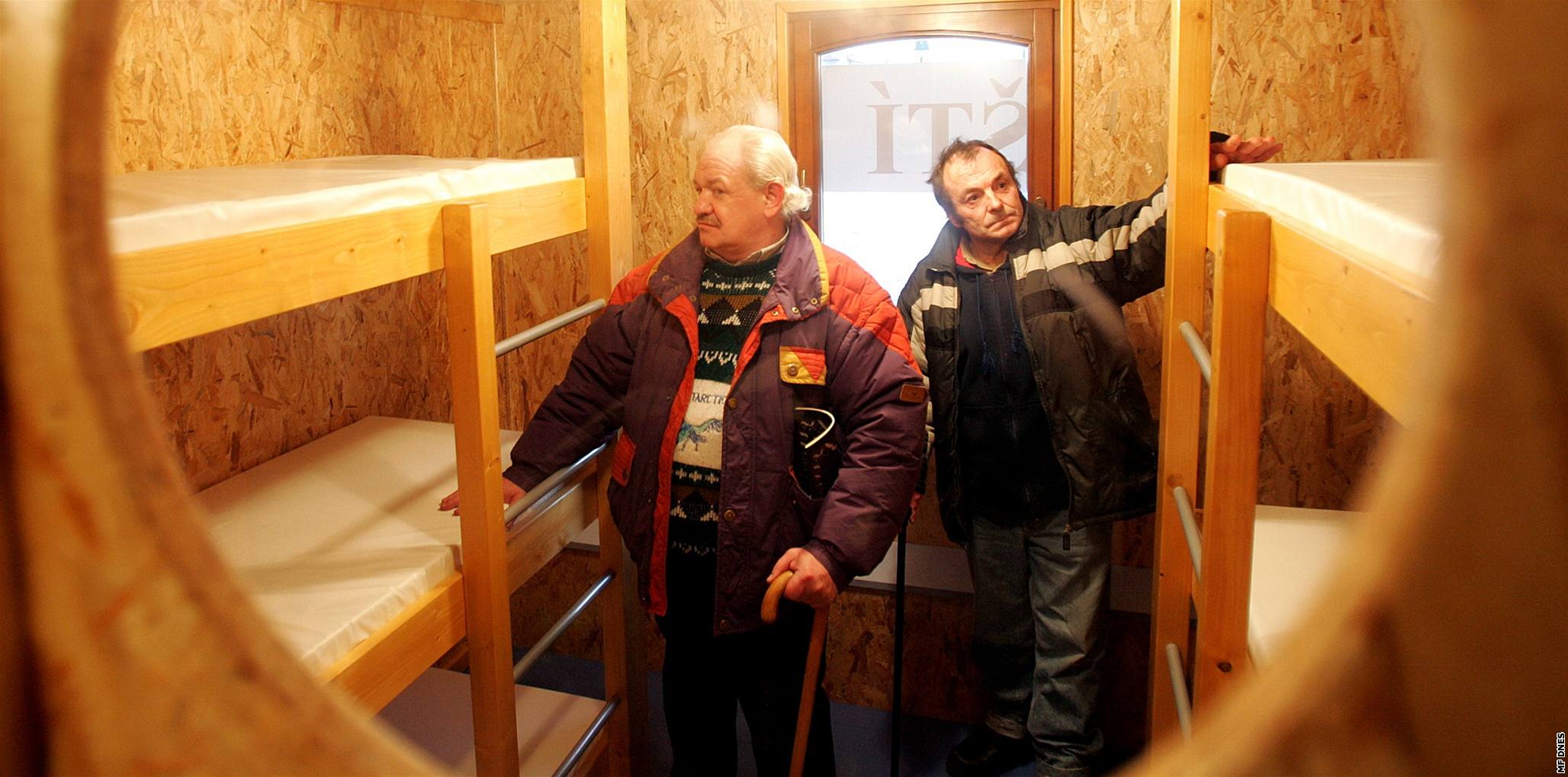 Na slavnostní otevení lodi pro bezdomovce se piel podívat i Zdenk Prouza (vpravo) z Nadje.