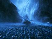Milford Sound, desítky vodopád vytváejí za det mystickou atmosféru