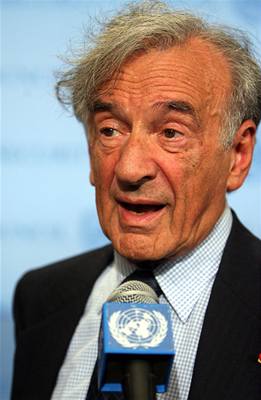 Elie Wiesel na snímku ze záí 2006