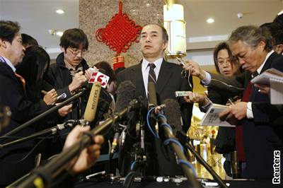 Japonský vyjednava a dalích pt stát se dohodlo s KLDR na ukonení jaderného programu.