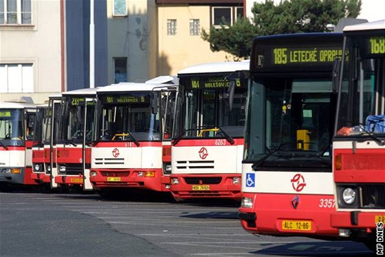 Dopravní podnik nyní vlastní necelých 1 200 autobus.