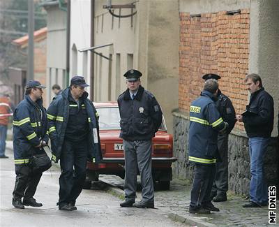 Policie a hasii na míst tragédie v Pustimi na Vykovsku