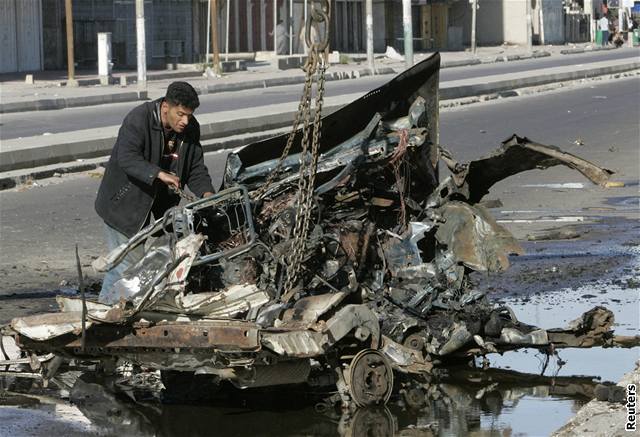 Ve východní ásti Bagdádu explodovala nálo umístná v automobilu