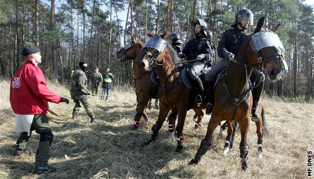 Policejního cviení se zúastnilo 900 lidí. Nacviovali si novou zásahovou strategii