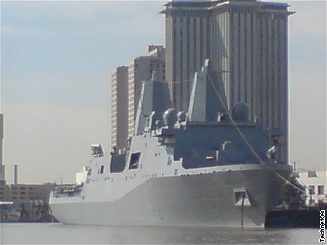 USS New Orleans v pístavu
