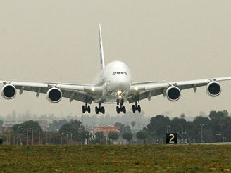 Airbus A380 pistv na mezinrodn letit v Los Angeles 
