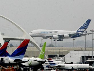 Airbus A380 pistv na mezinrodn letit v Los Angeles