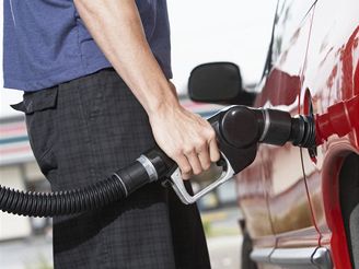 Ceny benzinu se v následujících týdnech budou houpat, v delím období spíe porostou.