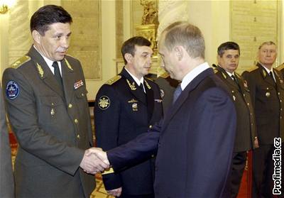 Generál Popovkin s prezidentem Vladimirem Putinem.