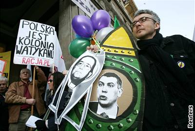 Polsko je kolonií Vatikánu, hlásal transparent na demonstraci proti zákazu potrat.