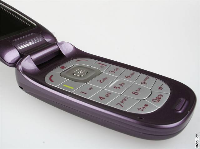 Alcatel OT-635 a OT-630 (vpravo)