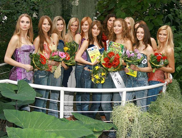 Setkání s finalistkami Miss eské republiky 2007 v praské botanické zahrad