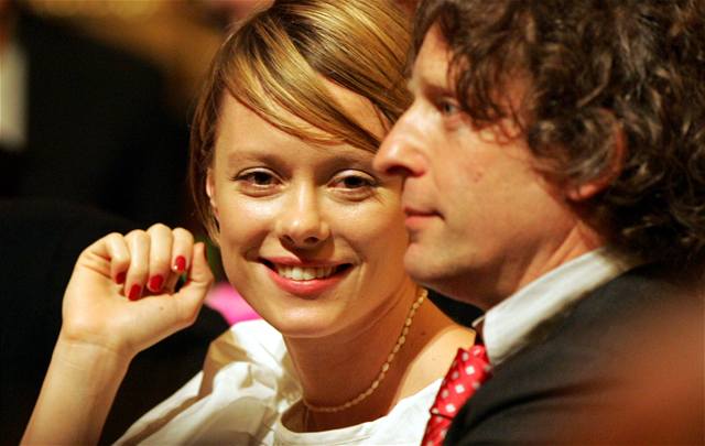Thálie 2006 - Linda Rybová a David Pracha, který pevzal cenu za muskou...