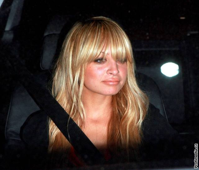 Nicole Richie si nechala zvtit rty 