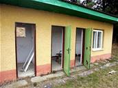 Kabiny u koupalit v Novém Rychnov, kde mla být dívka znásilnna