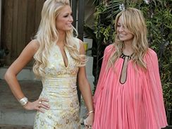 Paris Hiltonov a Nicole Richie budou ve tet ad sv televizn show Simple Life vst kemp pro obzn
