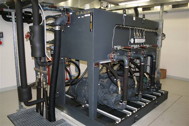 trenazer A320 - strojovna - kompresory