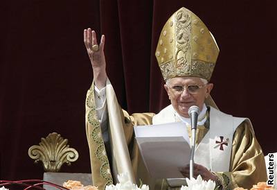 Pape Benedikt XVI. pi velikononí mi.