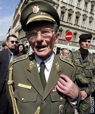 Válený veterán generálmajor Antonín paek se doil 89 let.
