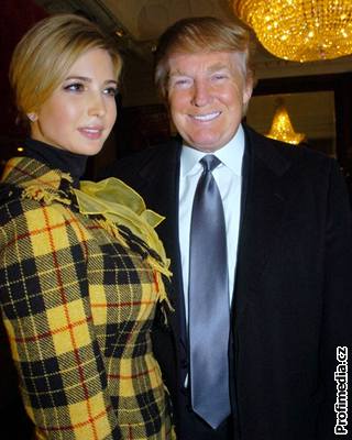 Ivanka Trumpová se svým otcem Donaldem Trumpem na pehlídce Dressed to Kilt v...