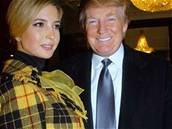 Ivanka Trumpová se svým otcem Donaldem Trumpem na pehlídce Dressed to Kilt v...