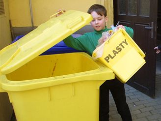 Plasty, stejn jako jiné vci a materiály, pináejí radost i problémy