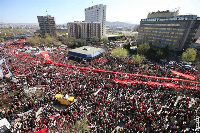 Na demonstraci dohlíely tisíce policist, ale k incidentm nedolo