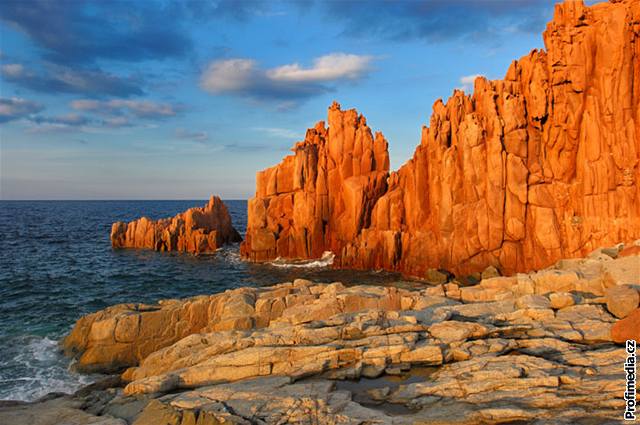 Sardinie nabízí jak krásné pláe, tak i vysokohorskou turistiku