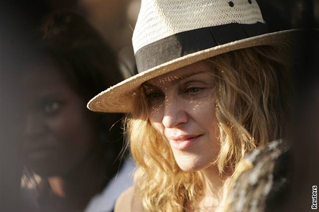 Madonna vyrazila do Afriky bez make-upu