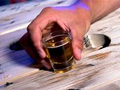 Podle lékae byl opilý mladík v ohroení ivota. Ilustraní foto
