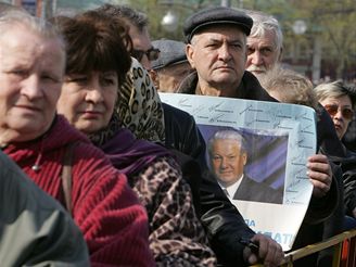 Rusko se lou s bvalm prezidentem Jelcinem