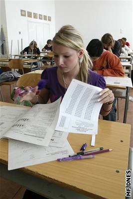 Studentm na víceletých gymnáziích odpadla jedna z povinností - postupové zkouky.