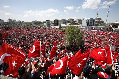 Nedlní protivládní demonstrace v Istanbulu.