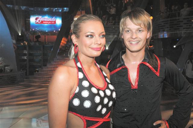 Lucie Borhyová se svým tanením partnerem Petrem Pikem 