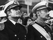 Jorge Rafael Videla (vpravo) a admirál Emílio Massera na snímku z roku 1971
