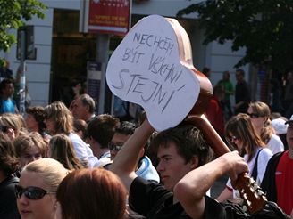 Studenti vyrazili do praskch ulic. Protestuj proti sttnm maturitm. (4.5.2007)