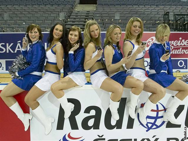 O2 Cheerleaders