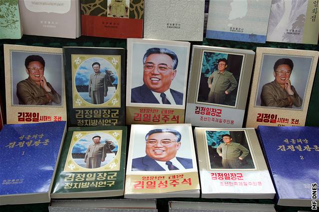 Mezi knihami jednoznan dominují spisy obou vdc Kim Ir-Sena a Kim ong-Ila