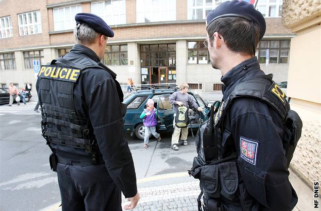 Policie nasadila do terénu desítky policist