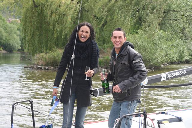 Lejla Abbasová a Sámer Issa poktili plachetnici MELGES 24 a vyrazili na vodní souboj