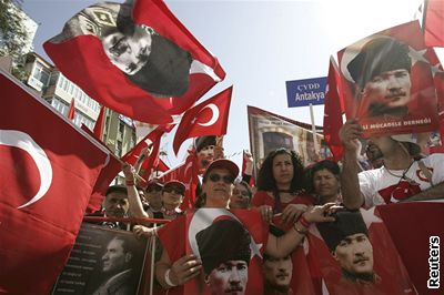 Turci demonstrovali v ernomoském Samsunu