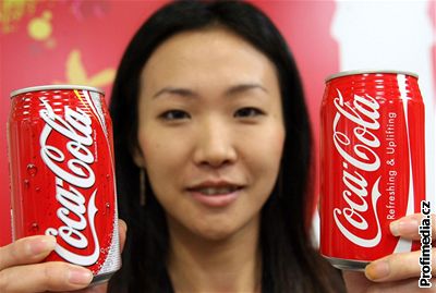 Coca-Cola prý dokáe rozpustit minci, zuby, nehty a vlastn cokoli.