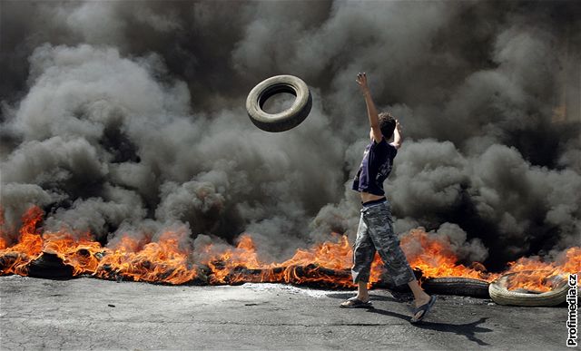 Uprchli z uprchlického tábora: Palestinci z Nahr Báridu.